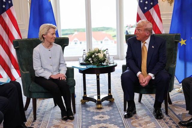 US and EU avert trade war with 15% tariff deal- Ảnh 2. US and EU avert trade war with 15% tariff deal- Ảnh 2.