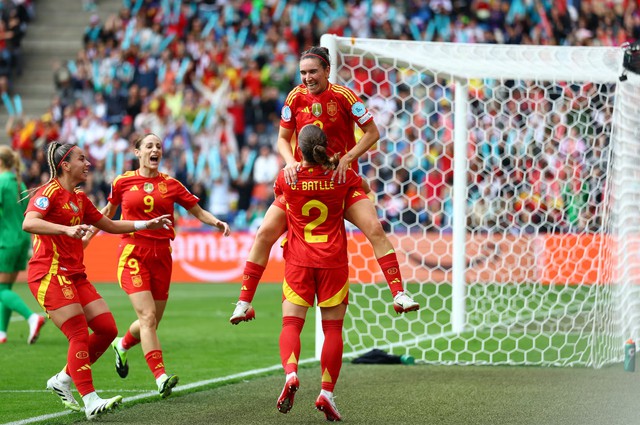 Kelly the hero as England sink Spain in shootout to win Euro 2025 - Ảnh 9. Kelly the hero as England sink Spain in shootout to win Euro 2025 - Ảnh 9.