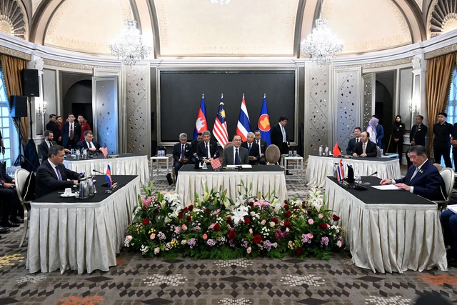 Thai, Cambodian leaders agree to ceasefire after five days of battle- Ảnh 2. Thai, Cambodian leaders agree to ceasefire after five days of battle- Ảnh 2.