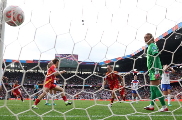 Kelly the hero as England sink Spain in shootout to win Euro 2025 - Ảnh 10. Kelly the hero as England sink Spain in shootout to win Euro 2025 - Ảnh 10.