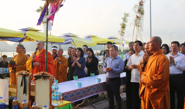Requiem held for 39 victims of boat capsizing in Vietnam’s Ha Long Bay
- Ảnh 1. Requiem held for 39 victims of boat capsizing in Vietnam’s Ha Long Bay
- Ảnh 1.