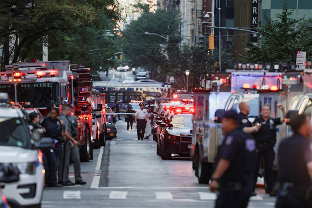 Gunman kills four, including police officer, in Manhattan skyscraper, then takes own life- Ảnh 3. Gunman kills four, including police officer, in Manhattan skyscraper, then takes own life- Ảnh 3.