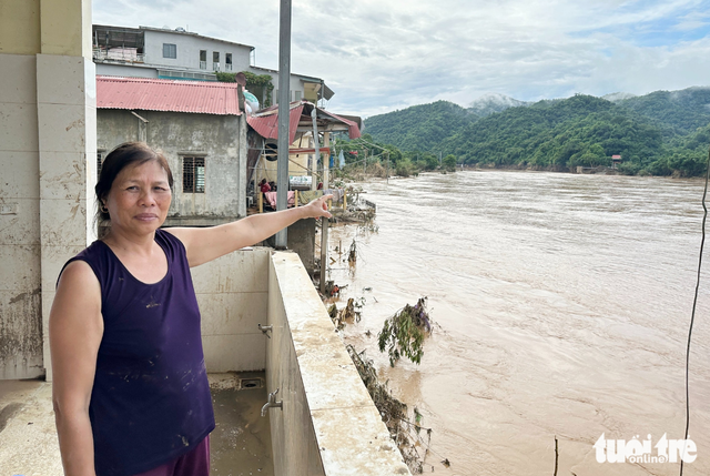 Residents in Vietnam’s Nghe An dig through mud to salvage belongings after floods
- Ảnh 2. Residents in Vietnam’s Nghe An dig through mud to salvage belongings after floods
- Ảnh 2.
