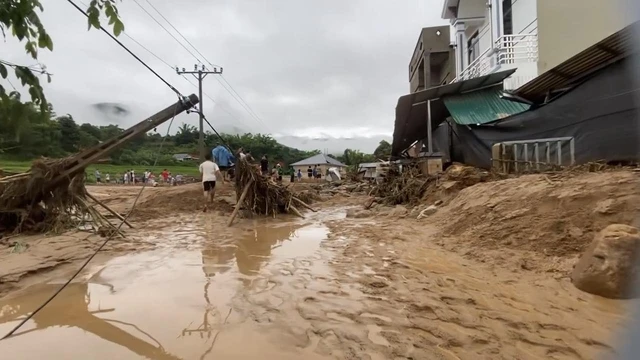 Vietnam flash flood kills five, dozens evacuated - Ảnh 1. Vietnam flash flood kills five, dozens evacuated - Ảnh 1.