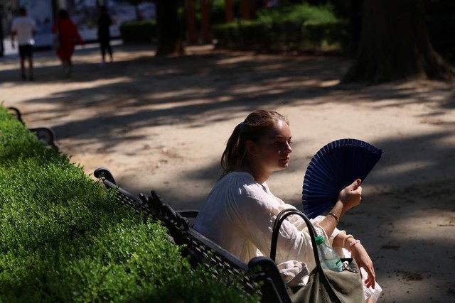 Heatwave across Europe leaves 8 dead as early summer temperatures hit records- Ảnh 1. Heatwave across Europe leaves 8 dead as early summer temperatures hit records- Ảnh 1.
