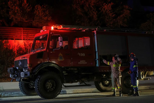 Wildfire on Greek island of Crete scorches forest, forces evacuation of over 1,000- Ảnh 7. Wildfire on Greek island of Crete scorches forest, forces evacuation of over 1,000- Ảnh 7.