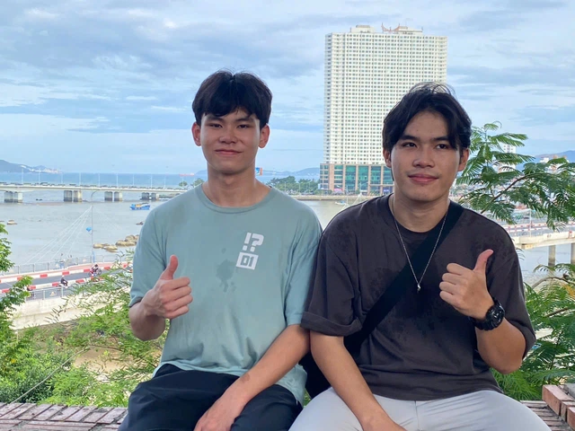 Thủ khoa Trường THPT Lê Quý Đôn lập cú đúp điểm 10 - Ảnh 2.