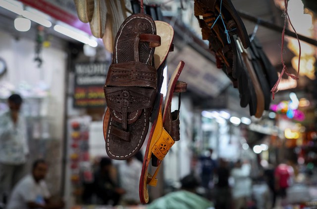 After Prada 'sandal scandal', Indian brands tap heritage pride to boost sales- Ảnh 1. After Prada 'sandal scandal', Indian brands tap heritage pride to boost sales- Ảnh 1.