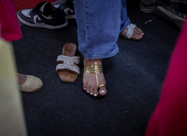After Prada 'sandal scandal', Indian brands tap heritage pride to boost sales- Ảnh 4. After Prada 'sandal scandal', Indian brands tap heritage pride to boost sales- Ảnh 4.