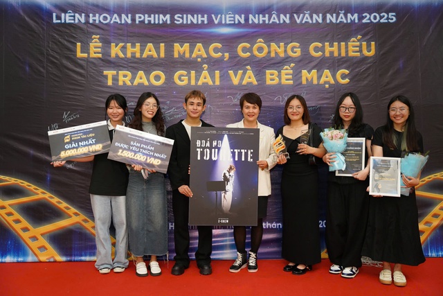 Nhóm 6 sinh viên Nhân văn nỗ lực đi tìm 'Đóa hoa Tourette'- Ảnh 4.