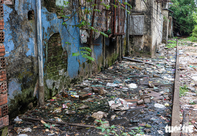 Hundreds of households await relocation from dilapidated apartment complex in Da Nang
- Ảnh 1. Hundreds of households await relocation from dilapidated apartment complex in Da Nang
- Ảnh 1.