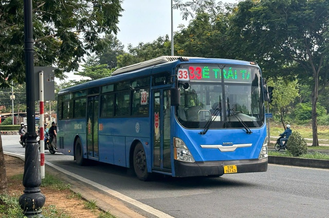 Từ ngày 1-8, sinh viên TP.HCM đi xe buýt cần lưu ý lộ trình mới  - Ảnh 1.