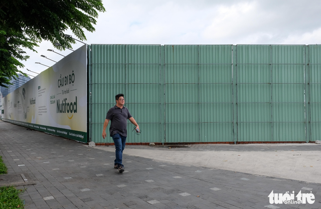 Ho Chi Minh City plans to dismantle wharf at riverside park for $39mn new footbridge construction- Ảnh 1.