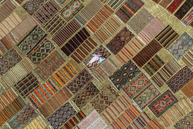Thousands of carpets sunbathe at Turkish resort- Ảnh 2. Thousands of carpets sunbathe at Turkish resort- Ảnh 2.