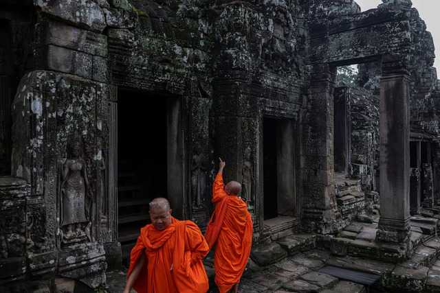 Cambodia asks Thailand to release detained soldiers as truce holds - Ảnh 2.