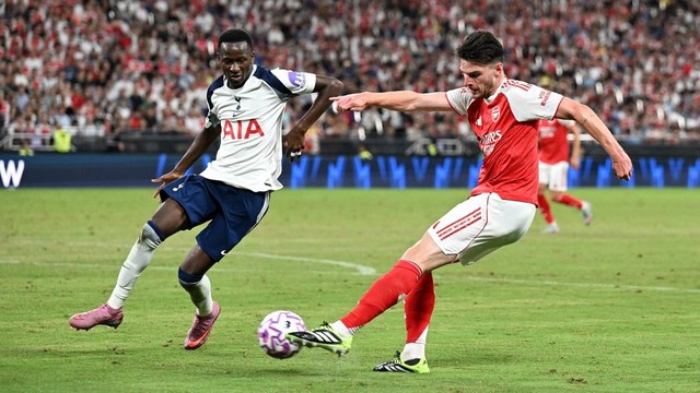 Arsenal thua sát nút Tottenham - Ảnh 1.
