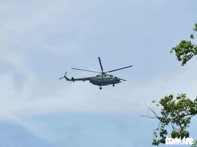 Fighter jets, choppers soar over Hanoi sky ahead of National Day   - Ảnh 1.