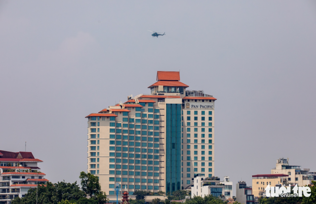 Fighter jets, choppers soar over Hanoi sky ahead of National Day   - Ảnh 3.