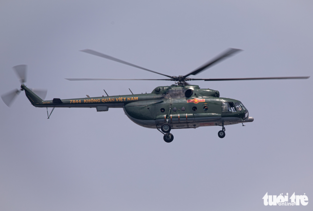 Fighter jets, choppers soar over Hanoi sky ahead of National Day   - Ảnh 6.