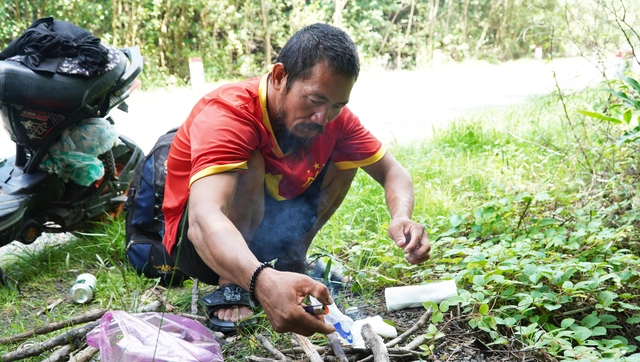 Dona the goose: Feathered friend on cross-Vietnam journey - Ảnh 7.