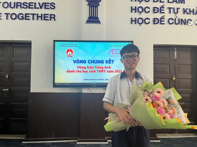 Bí quyết giỏi ngoại ngữ của 2 nam sinh đạt giải cao cuộc thi Hùng biện tiếng Anh- Ảnh 3.