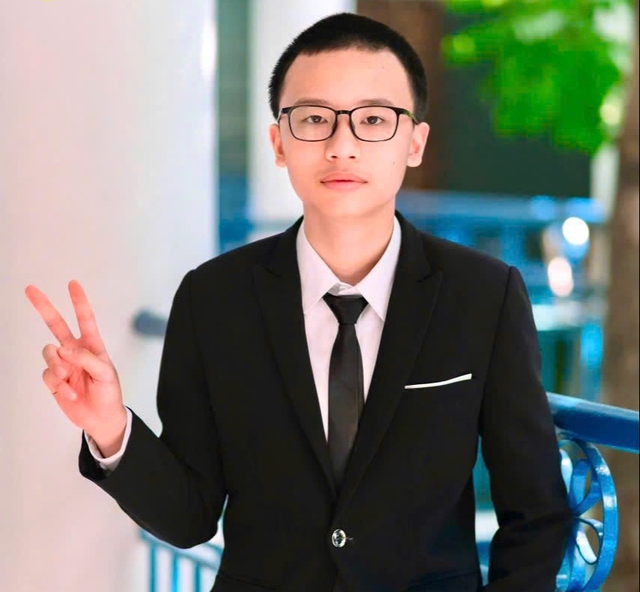 Thủ khoa chuyên toán lớp 10 ở Hà Nội đạt 3 điểm 10 - Ảnh 1.