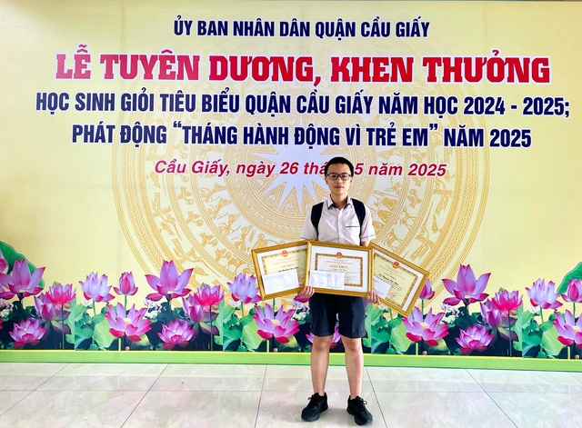 Thủ khoa chuyên toán lớp 10 Hà Nội đạt 3 điểm 10 - Ảnh 2.