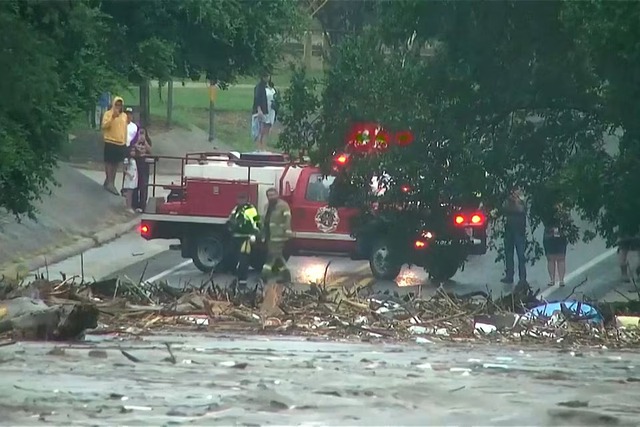 At least 24 dead in Texas flash flooding; two dozen young campers missing - Ảnh 1.