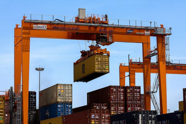 Vietnam Q2 GDP growth quickens on strong exports, US trade deal brightens outlook - Ảnh 1.