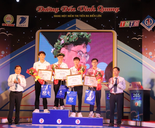 Quán quân Đường đến vinh quang tuần này: Học giỏi tiếng Anh để tìm hiểu lịch sử - Ảnh 1.