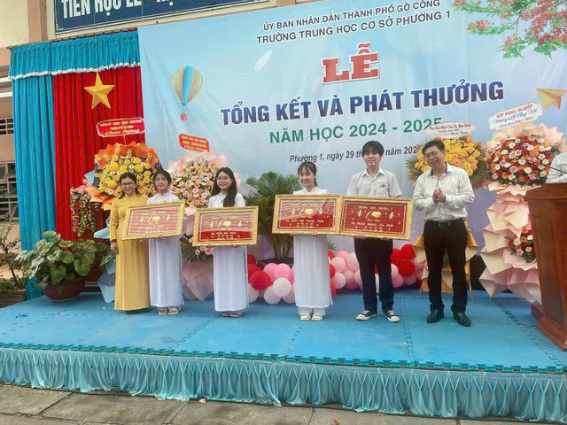 Thủ khoa lớp 10 tỉnh Tiền Giang (cũ): Không ngừng cố gắng để giỏi hơn mình của hôm qua - Ảnh 2.