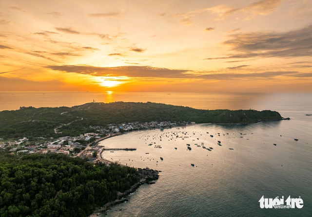 Check out Cu Lao Xanh, a peaceful emerald island off central Vietnam- Ảnh 1. Check out Cu Lao Xanh, a peaceful emerald island off central Vietnam- Ảnh 1.