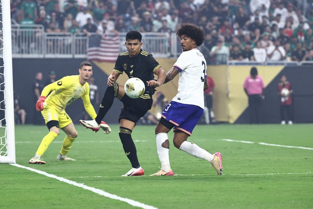 Mexico beat US 2-1 to win 10th Gold Cup title - Ảnh 1. Mexico beat US 2-1 to win 10th Gold Cup title - Ảnh 1.