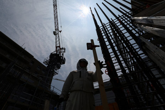 Japanese firms take steps to protect outdoor workers as heatwave sizzles on
- Ảnh 2. Japanese firms take steps to protect outdoor workers as heatwave sizzles on
- Ảnh 2.