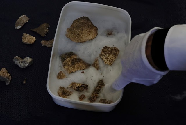 In Hiroshima, search for remains keeps war alive for lone volunteer - Ảnh 4. In Hiroshima, search for remains keeps war alive for lone volunteer - Ảnh 4.