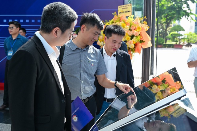 Vietnam to offer globally competitive salaries to attract digital tech talent - Ảnh 1.