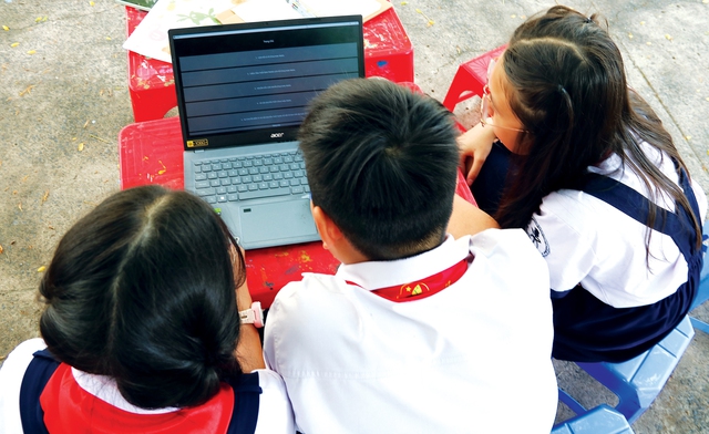Nhóm học sinh Trường THCS & THPT Trần Đại Nghĩa sáng tạo phần mềm giúp người khiếm thị học tập - Ảnh 1.