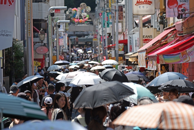 Over 10,000 people in Japan sent to hospital due to heatstroke last week- Ảnh 1. Over 10,000 people in Japan sent to hospital due to heatstroke last week- Ảnh 1.