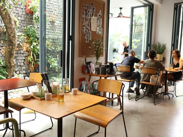 Clear-broth ‘bun bo Hue’ by former Harvard researcher brings quiet charm to Ho Chi Minh City alley- Ảnh 6.