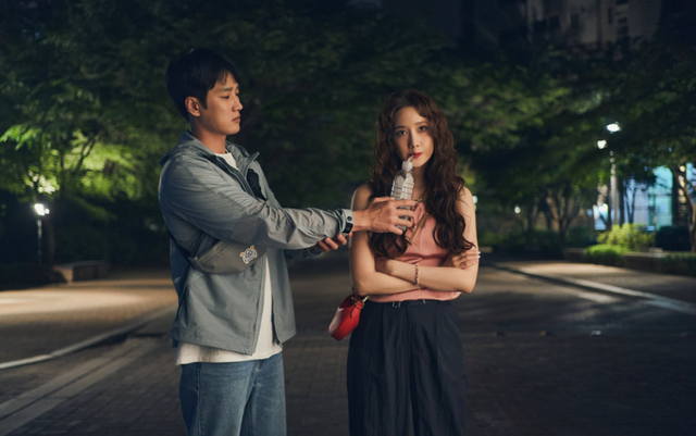 YoonA sánh đôi Ahn Bo Hyun; Han So Hee ra mắt light stick- Ảnh 1.