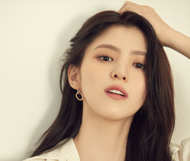 YoonA sánh đôi Ahn Bo Hyun; Han So Hee ra mắt light stick- Ảnh 3.