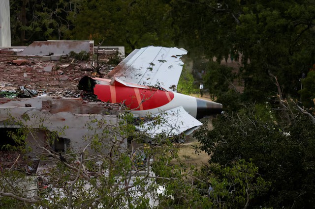 Air India jet's fuel switches in focus, as crash preliminary report nears - Ảnh 1.