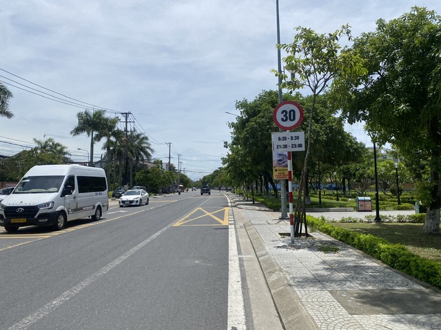 Vietnam’s Hoi An installs 30kph speed limit signs on major roads- Ảnh 2. Vietnam’s Hoi An installs 30kph speed limit signs on major roads- Ảnh 2.