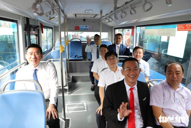 Ho Chi Minh City launches 35 new bus routes with hundreds of electric buses- Ảnh 2.