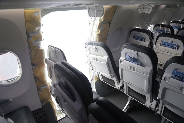 Boeing sued by flight attendants over MAX 9 mid-air panel blowout - Ảnh 1. Boeing sued by flight attendants over MAX 9 mid-air panel blowout - Ảnh 1.
