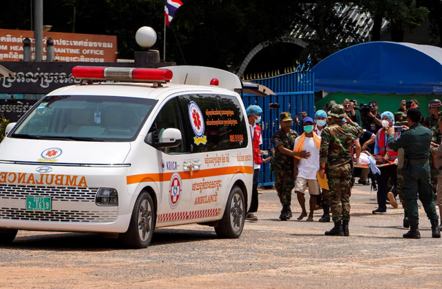 Thailand returns some Cambodian soldiers ahead of key border talks - Ảnh 1.