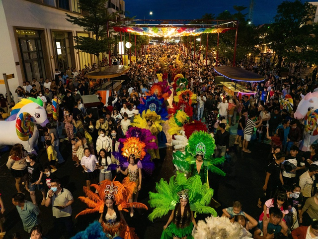 Vietnam’s Tay Ninh launches walking street, ‘river of light’ - Ảnh 1.