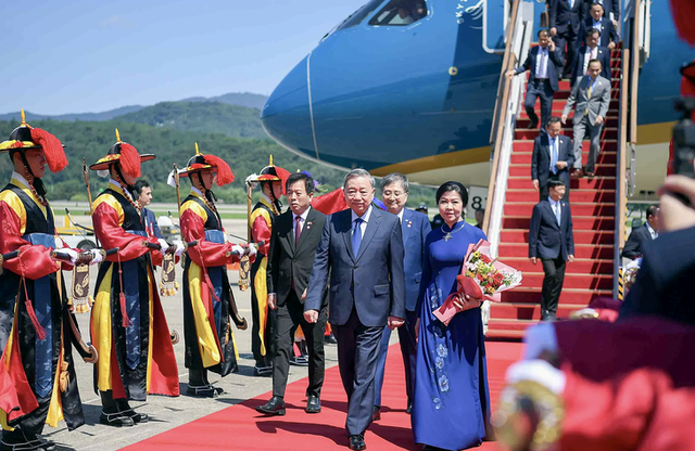 Vietnamese Party chief To Lam begins state visit to South Korea - Ảnh 1.