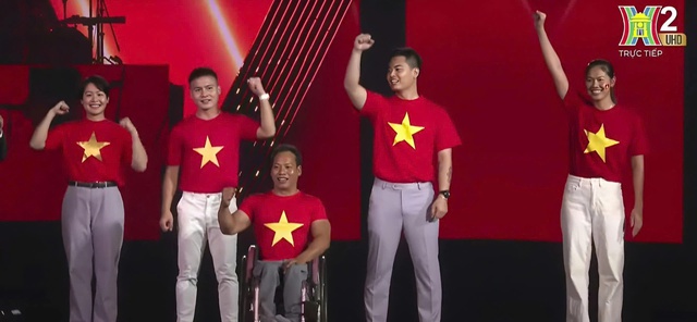 5 khoảnh khắc ấn tượng tại concert Tổ quốc trong tim - Ảnh 12.