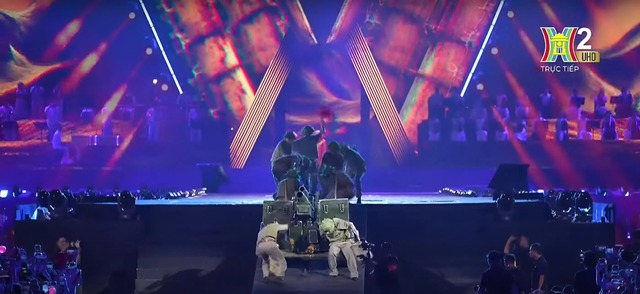 5 khoảnh khắc ấn tượng tại concert Tổ quốc trong tim - Ảnh 5.